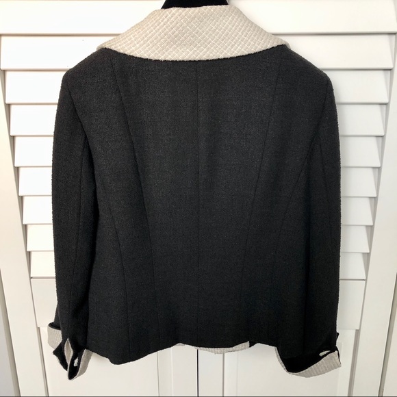 45% OFF🌟CHANEL Black/White Runway Jacket - Picture 5 of 16